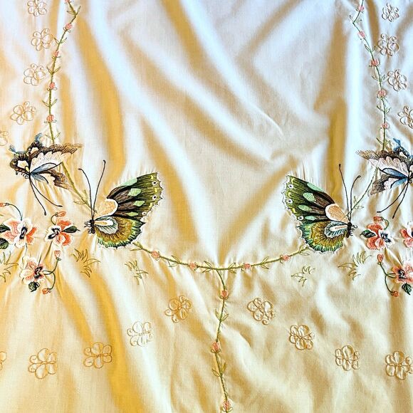 VTG Embroidered Ivory Oval Tablecloth Butterflies Flowers Cotton Linen 62"x 96" - Picture 9 of 16